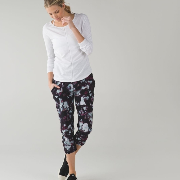 Lululemon Tranquil Crop Kara Blossom Multi / Black Sz 8 Athleisure Gorpcore - Picture 11 of 12